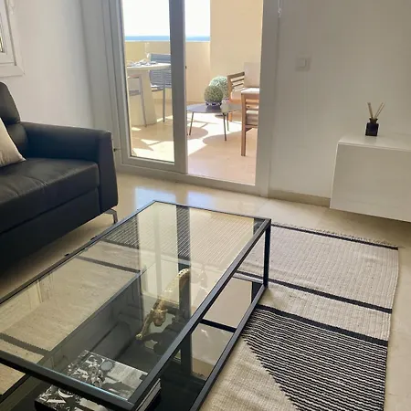 公寓 Modern With A Terrace