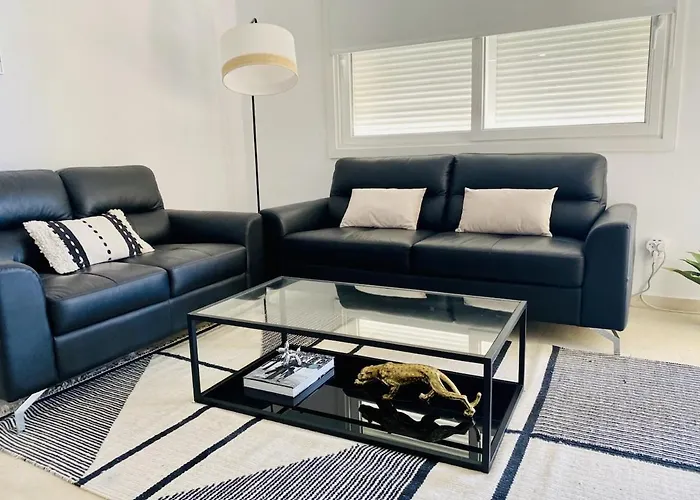 아파트 Modern With A Terrace 에스테포나